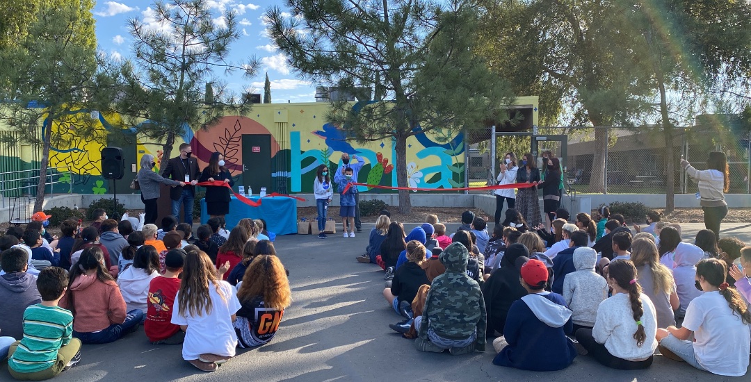 Poway 5th Graders Paint 100′ Mural