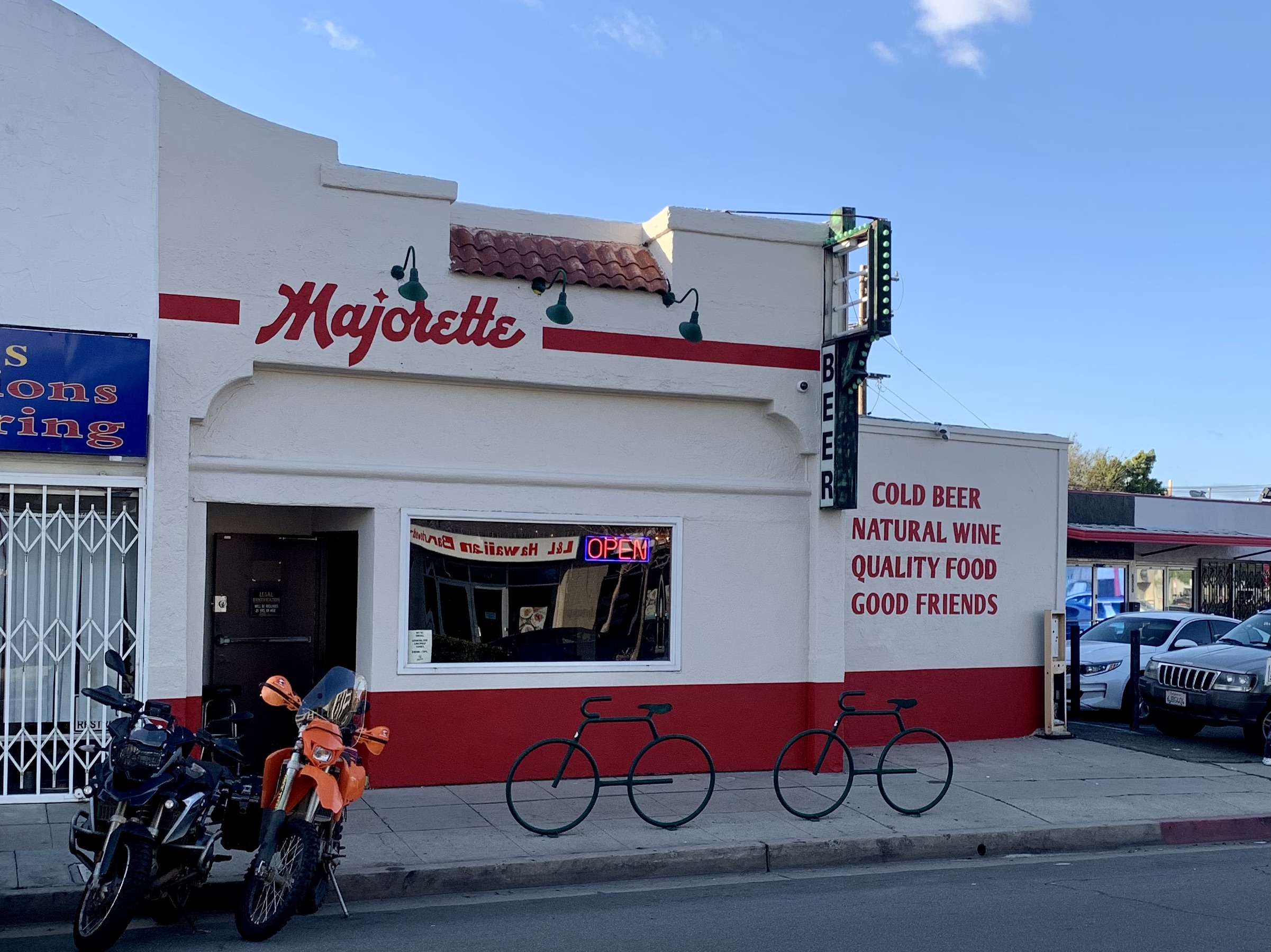 Majorette Storefront // College Area